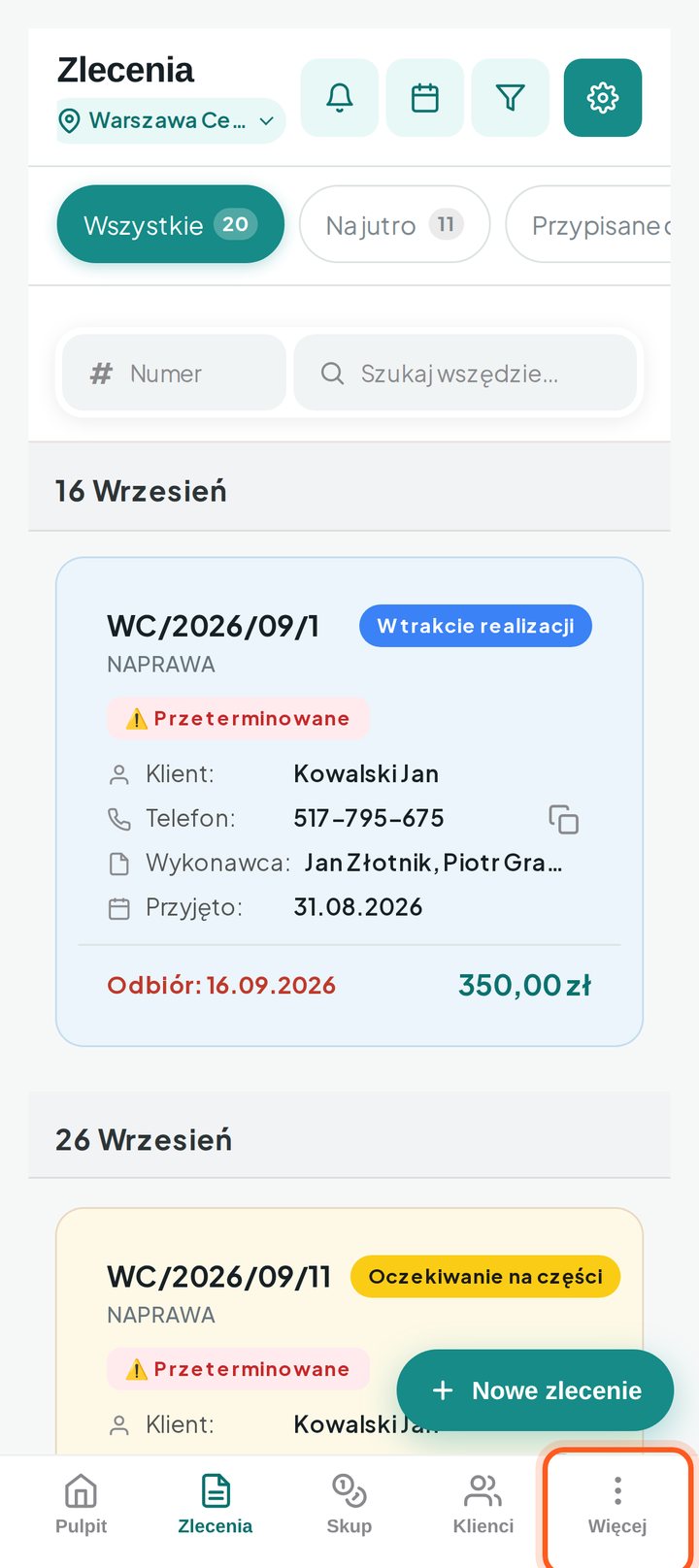 Dolny pasek menu na telefonie z zaznaczonym przyciskiem Więcej (telefon)