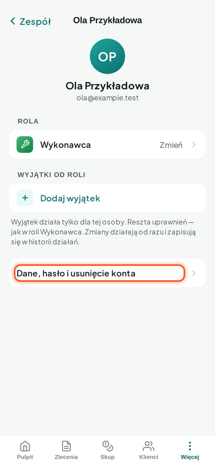 Karta osoby z zaznaczonym wierszem Dane, hasło i usunięcie konta (telefon)