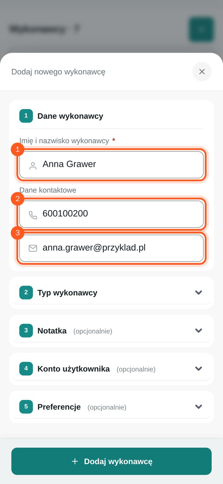 Formularz z wpisanym imieniem, nazwiskiem, telefonem i e-mailem (telefon)